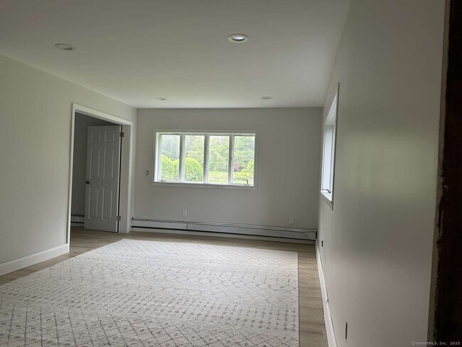 Building Photo - 18 Great Meadow Rd