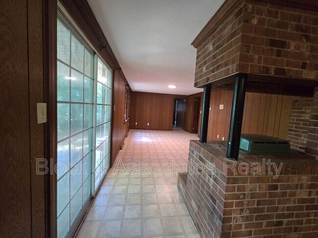 Building Photo - 1194 Ingram Dr