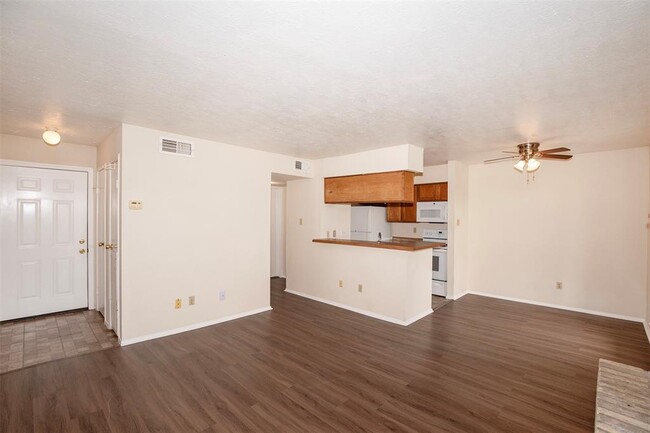 Building Photo - 18511 Egret Bay Blvd