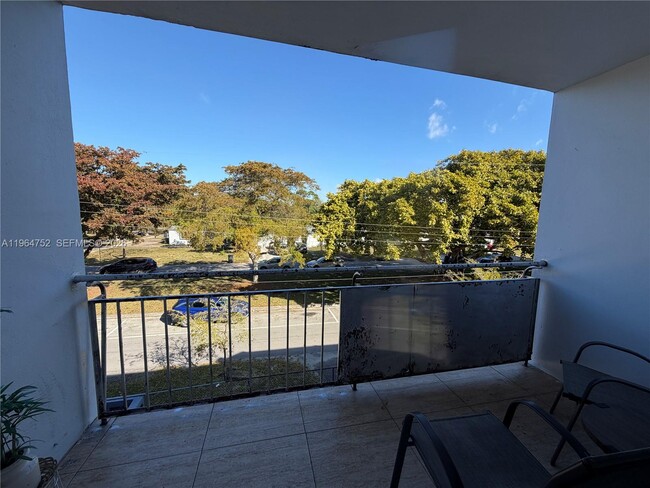 Building Photo - 13685 NE 10th Ave