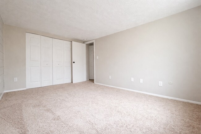 Fountain Square Bedroom - FOUNTAIN SQUARE APARTMENTS -- 008