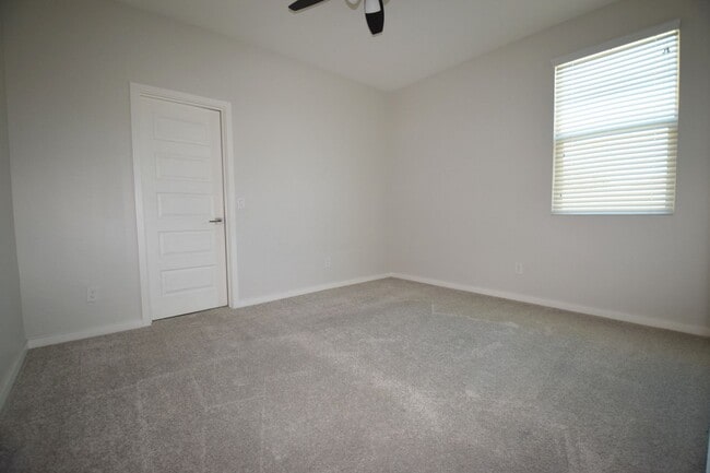 Building Photo - Impressive 4 bed 3 bath Circle Cross Home!