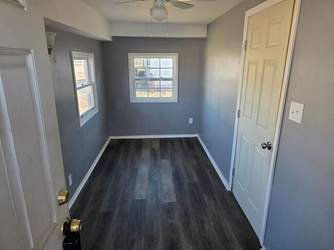 Building Photo - LIMITED TIME**NO APPLICATION FEE**1/2 OFF DEPOSIT**