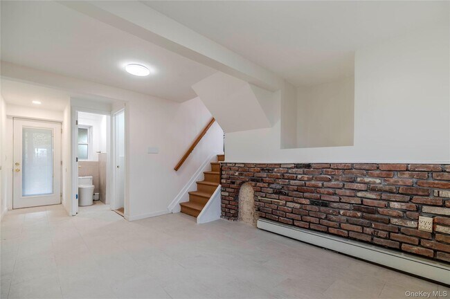 Building Photo - 15 Albany St