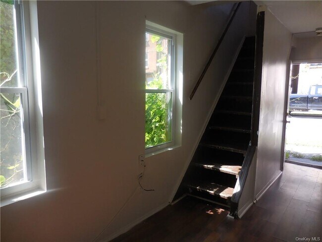 Building Photo - 130 Johnston St