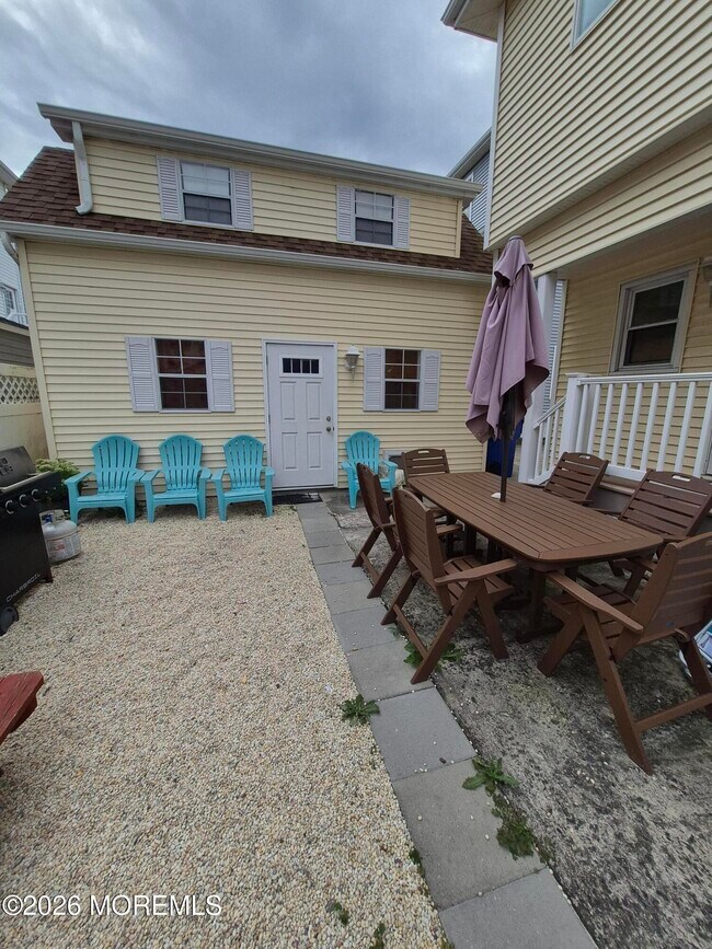 Building Photo - 26 Harding Ave