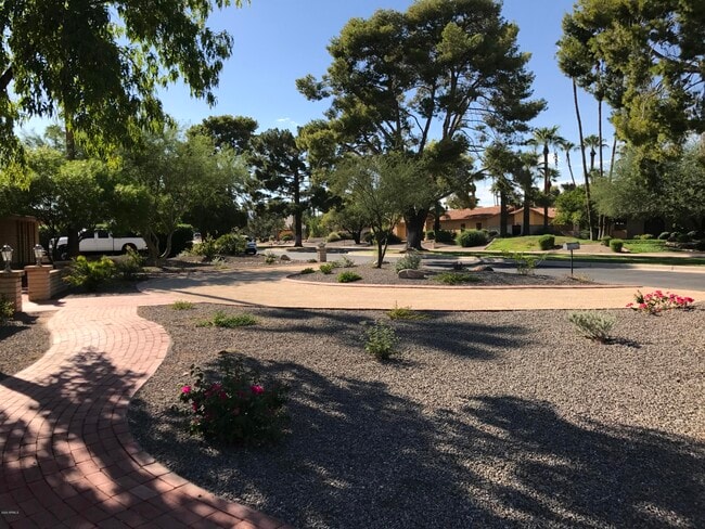 Building Photo - 185 E Cercado Ln