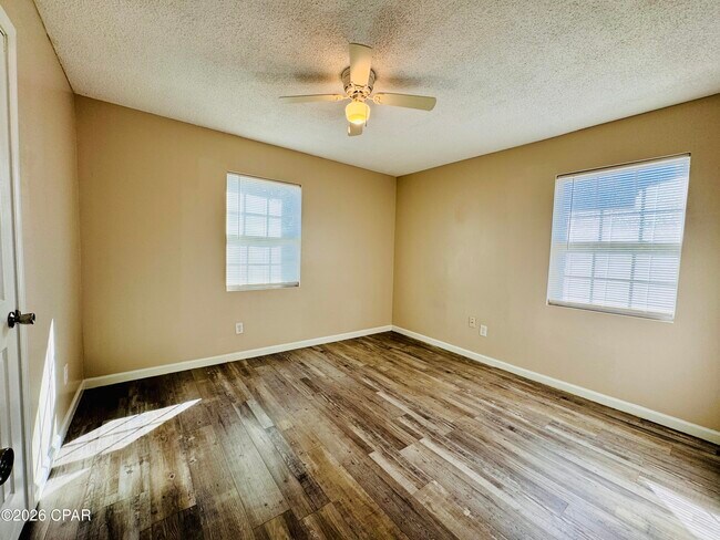 Building Photo - 163 Lauren Ln