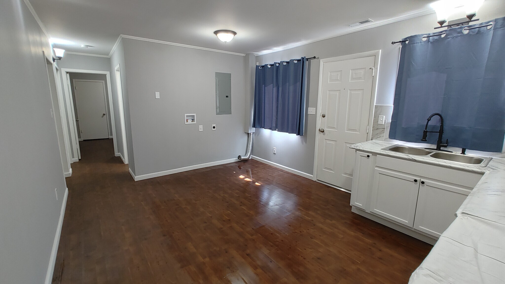 Building Photo - 2133 Woodbine Ave