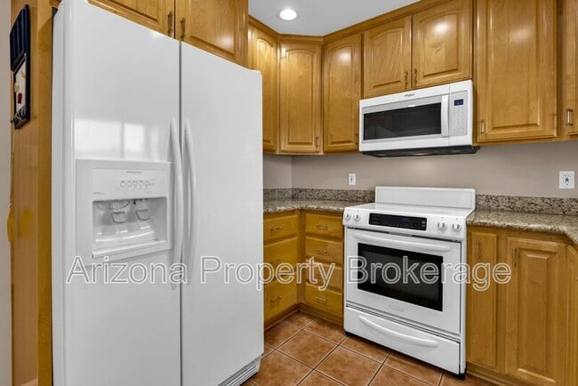 Building Photo - 5610 W Grovers Ave