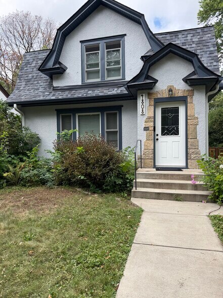 Building Photo - 4808 5th Ave S