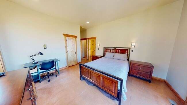 Building Photo - Luxurious and comfortable living experience