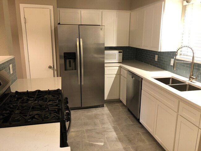 Kitchen - 9633 Chukar Cir