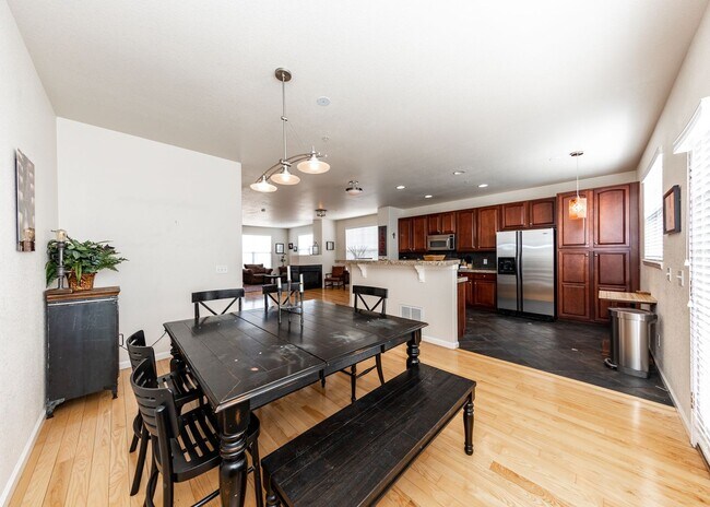 Building Photo - Downtown 3 Bedroom Townhome with 2 Car Garage