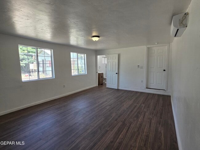 Building Photo - 363 Ontiveros St