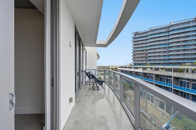 Building Photo - 13800 Highland Dr