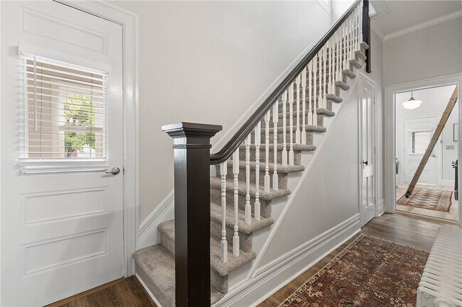 Building Photo - 42 Lake St