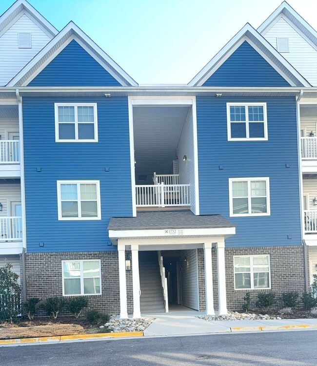 Building Photo - Top-Floor Corner Condo in Virginia Beach