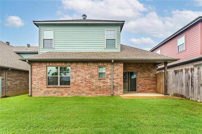 Building Photo - 3305 SW Hillstone Ave
