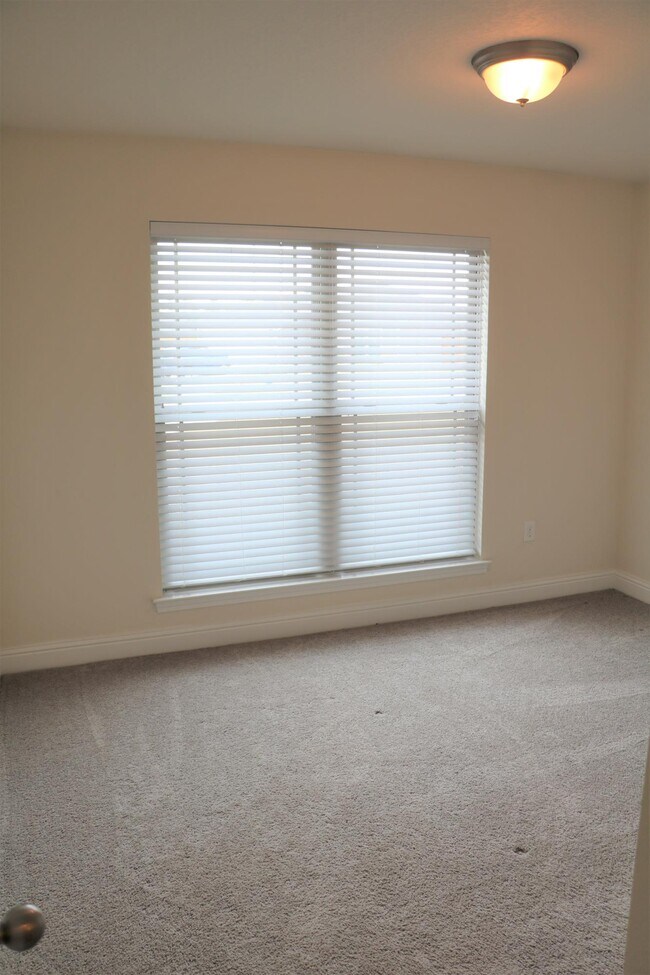 Building Photo - 6393 Redberry Dr