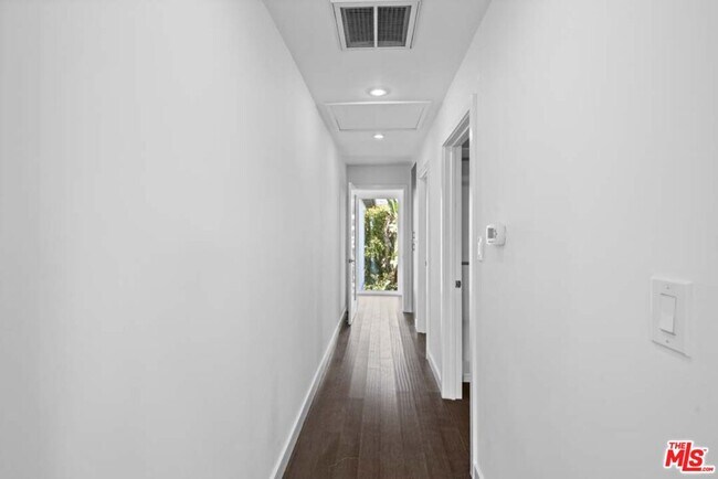 Building Photo - 10453 Holman Ave