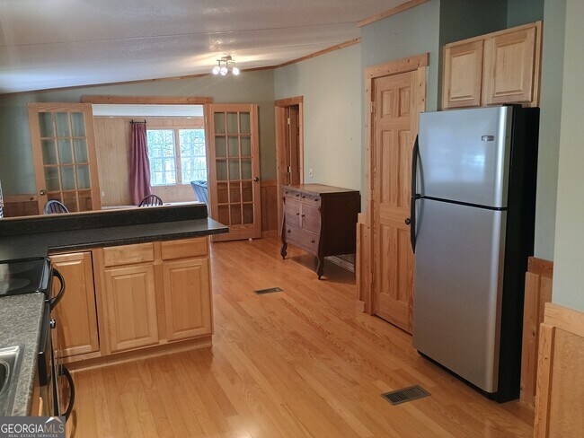 Building Photo - 2832 N Holcomb Dr