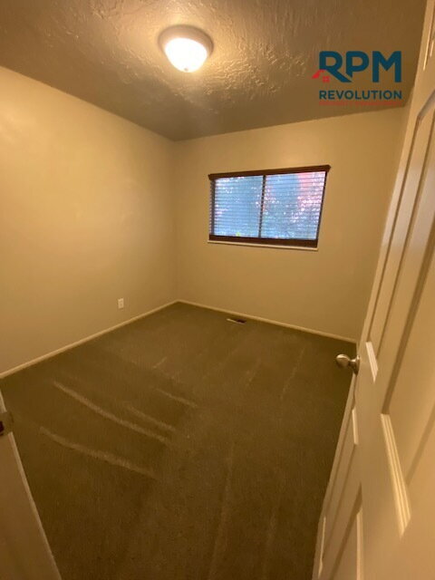 Building Photo - "Charming 3-Bedroom Haven in Sunset