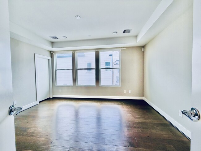 Building Photo - 2632 Bastrop St