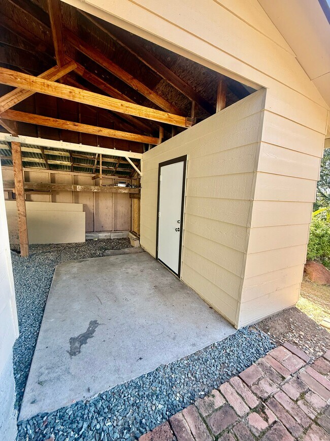 Building Photo - 240 Scholtz Ave