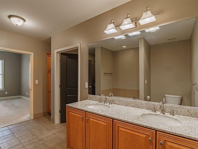 Building Photo - "Spacious 2-Bed, 2-Bath Gem in Columbia's Heartland – 1412 Sq Ft of Comfort!"
