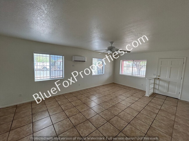 Building Photo - 949 N Montezuma Ave