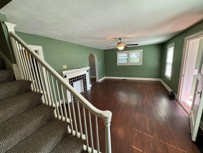 Building Photo - 3 bedroom 1 bath single family home