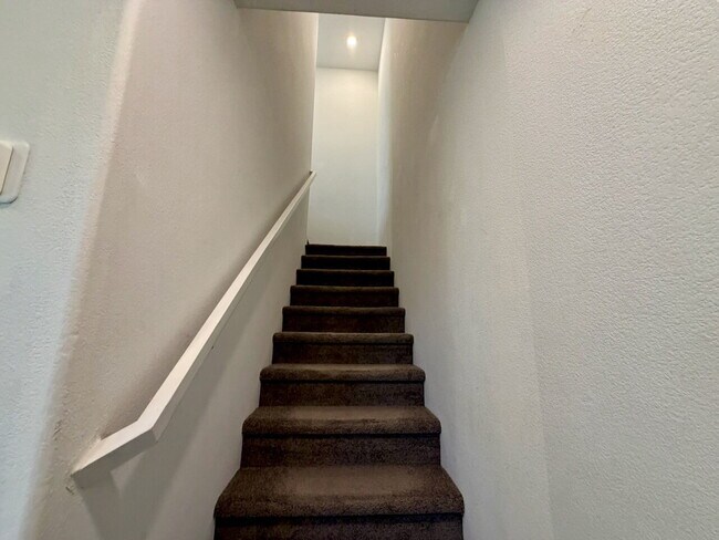 Building Photo - 3 BED 2.5 BATH 2 CAR GARAGE TOWNHOUSE IN CADENCE HENDERSON WITH LOFT
