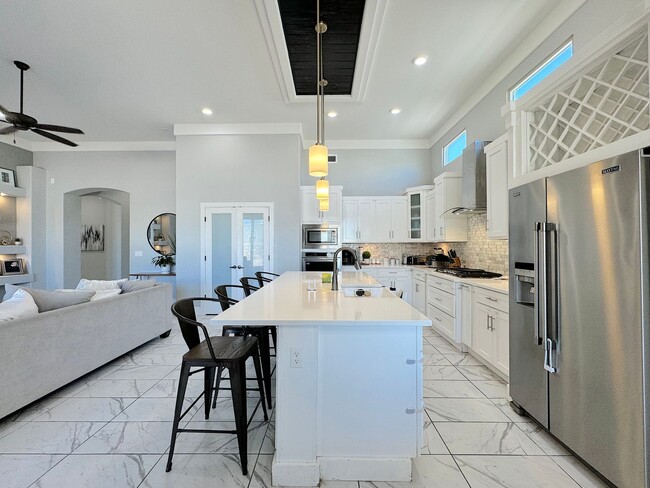 Building Photo - 14701 Tierra Mirage Ave