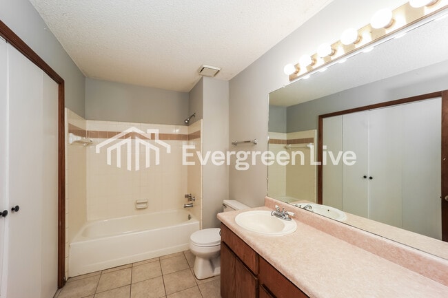 Building Photo - 2624 New Haven Dr