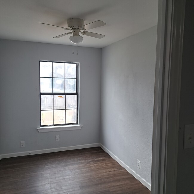 Building Photo - 423 Ellana Claire Ct