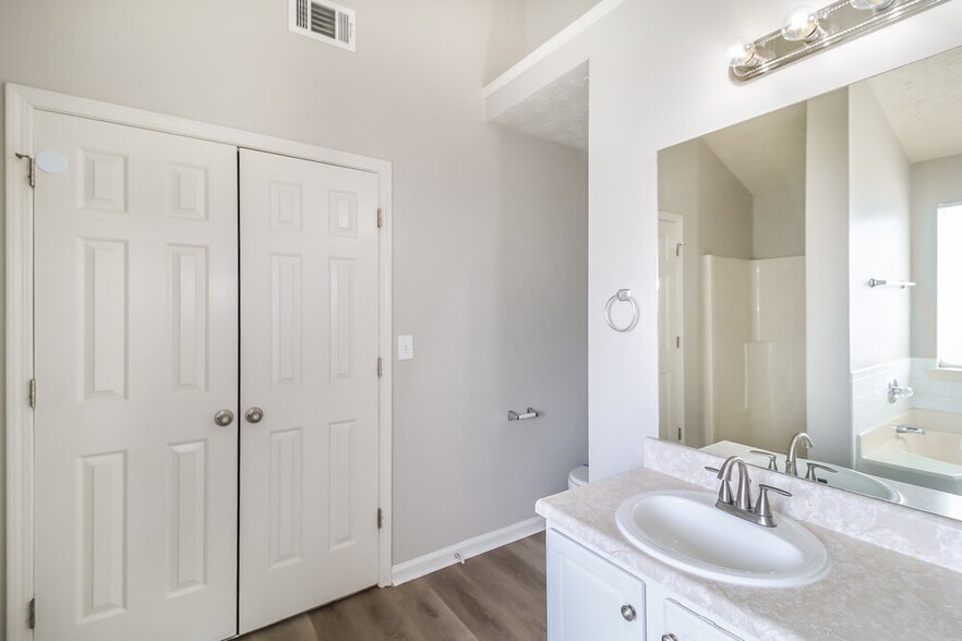 Building Photo - 650 Compton Ln