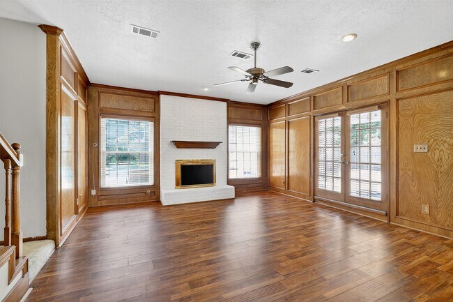 Building Photo - 18307 Forest Elms Dr