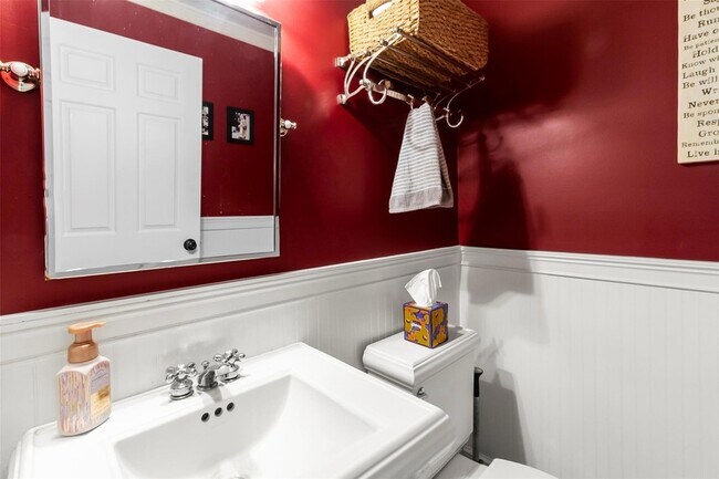 Building Photo - 4 Plum Tree Ct