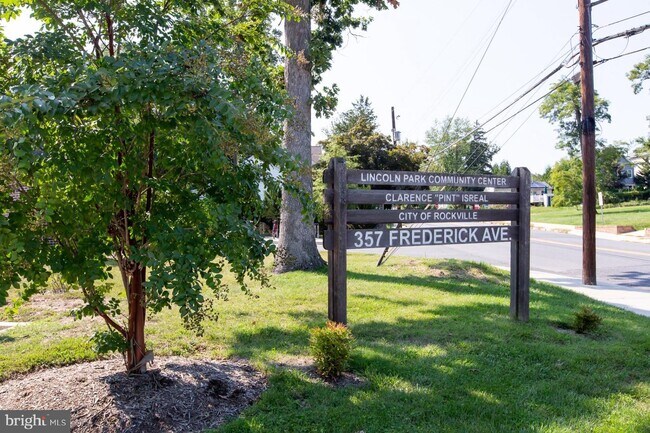 Building Photo - 303 Lincoln Ave