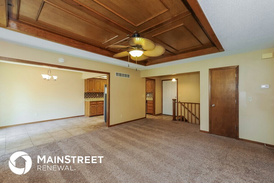 Building Photo - 1015 NE Deerbrook Terrace