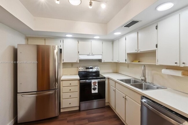 Building Photo - 5975 SW 137th Ave