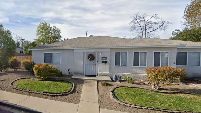 Primary Photo - Large 7 room house on Ewing St