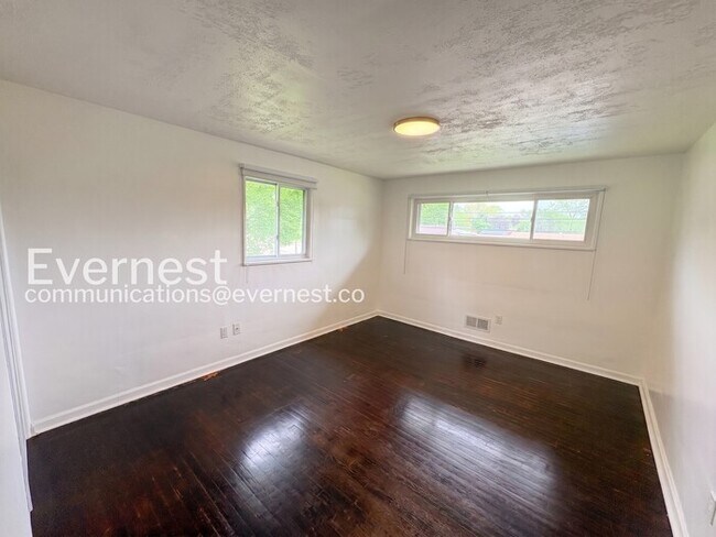 Building Photo - 638 Garden City Dr