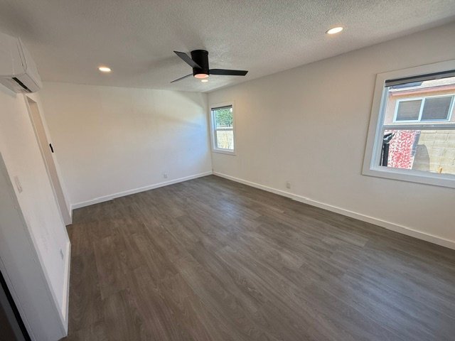 Building Photo - 10907 S Burl Ave