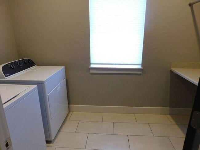 Building Photo - Spacious 5-Bedroom Home with Luxury Features & Prime Location!