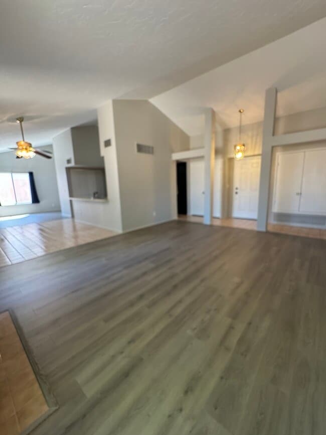 Building Photo - FOR RENT