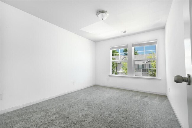 Building Photo - 7095 Gladstone Cir