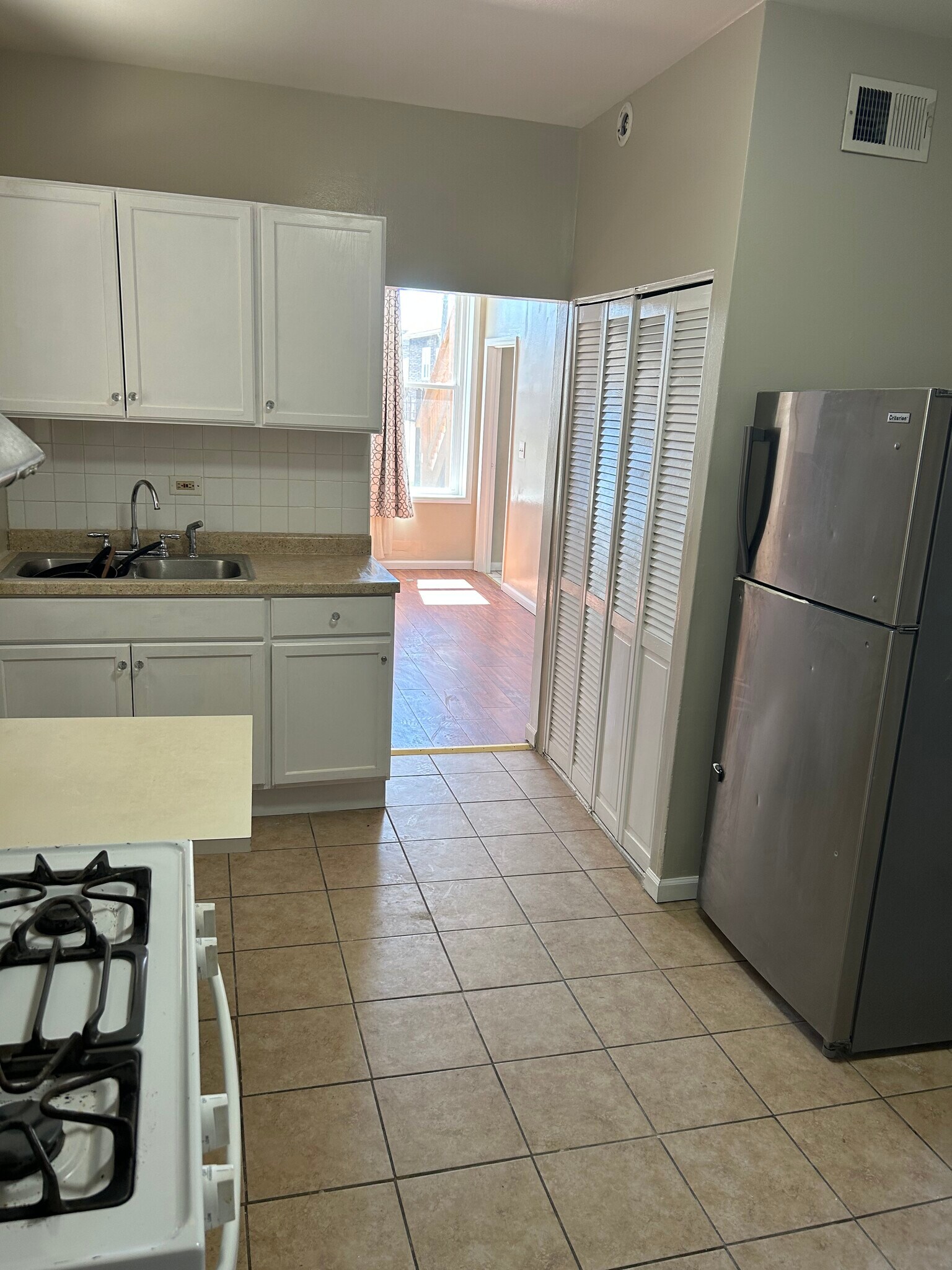 Unit 1F - Kitchen - 3242 W 38th Pl