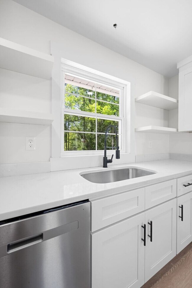 Building Photo - Remodeled 3 bd 2 ba rental in Southside!!